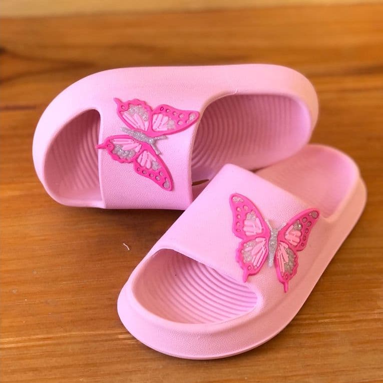Chinelo Infantil Nuvem com Aplique Borboleta Antiderrapante Leve Macio Confortável Slide Impermeável