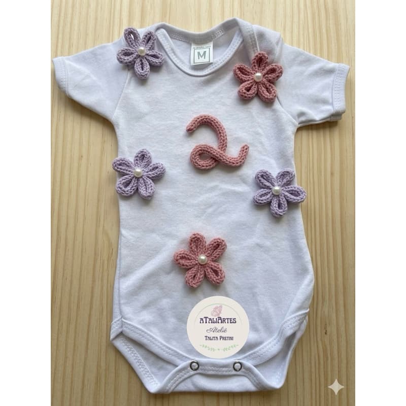 aTaliArtes - Body de mêsversário personalizado em tricotin