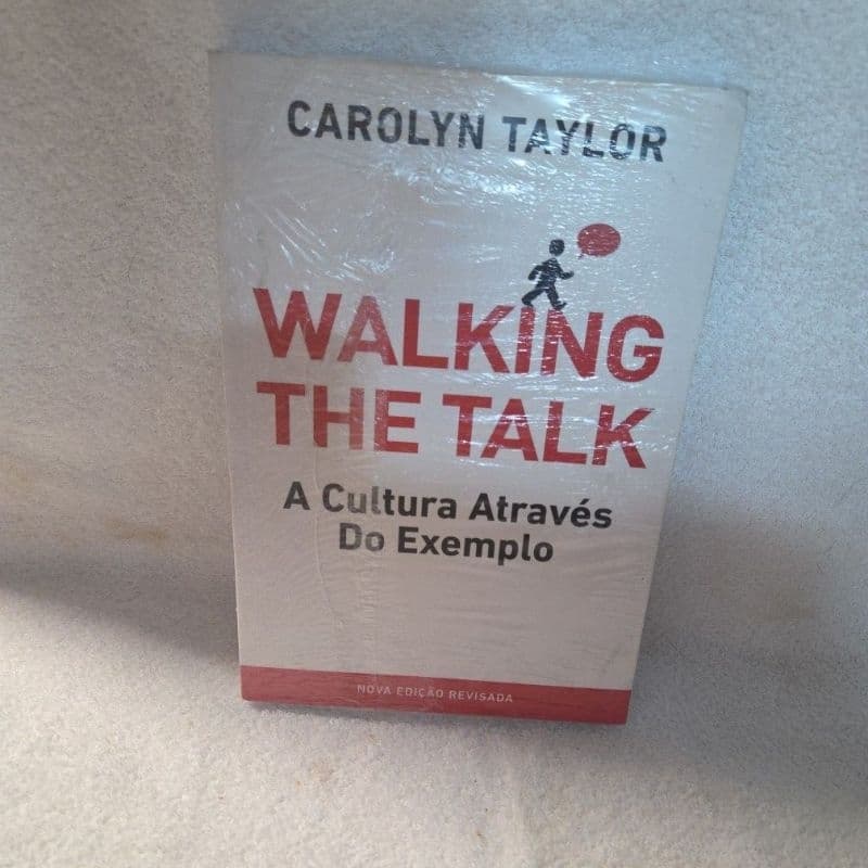 Livro Walking the Talk, de Taylor, Carolyn. Editora Labrador Ltda, Cornerstone Digital, capa mole