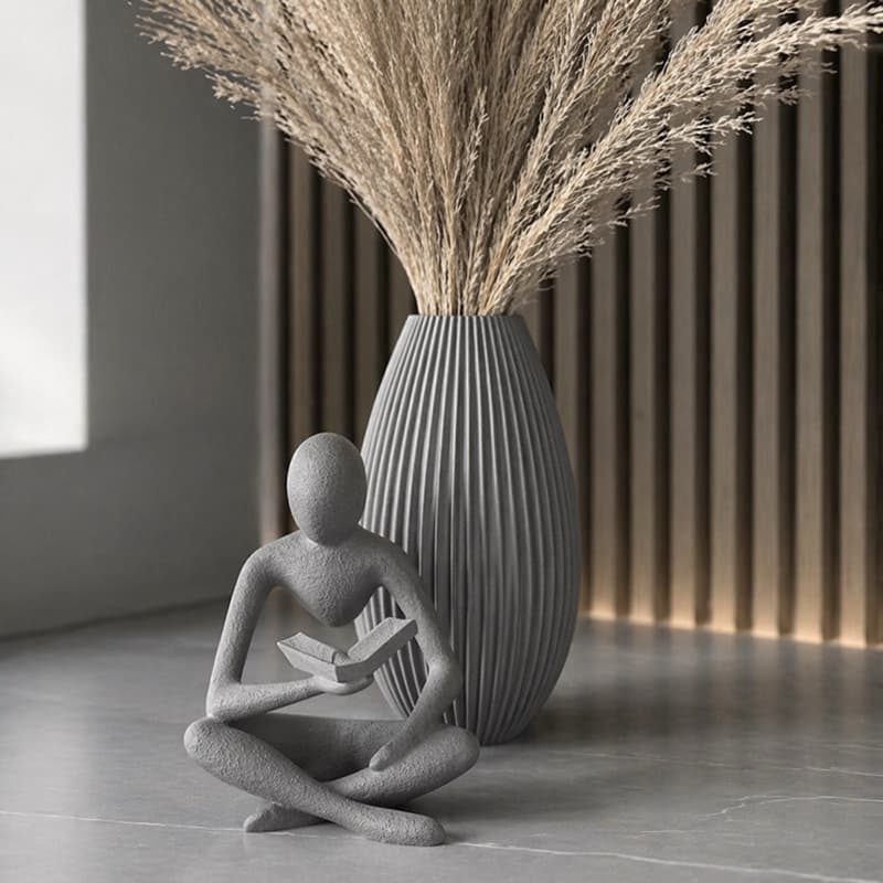 Kit Escultura Leitor + Vaso Decorativo – Ideal para Plantas Artificiais e Arranjos Decorativos