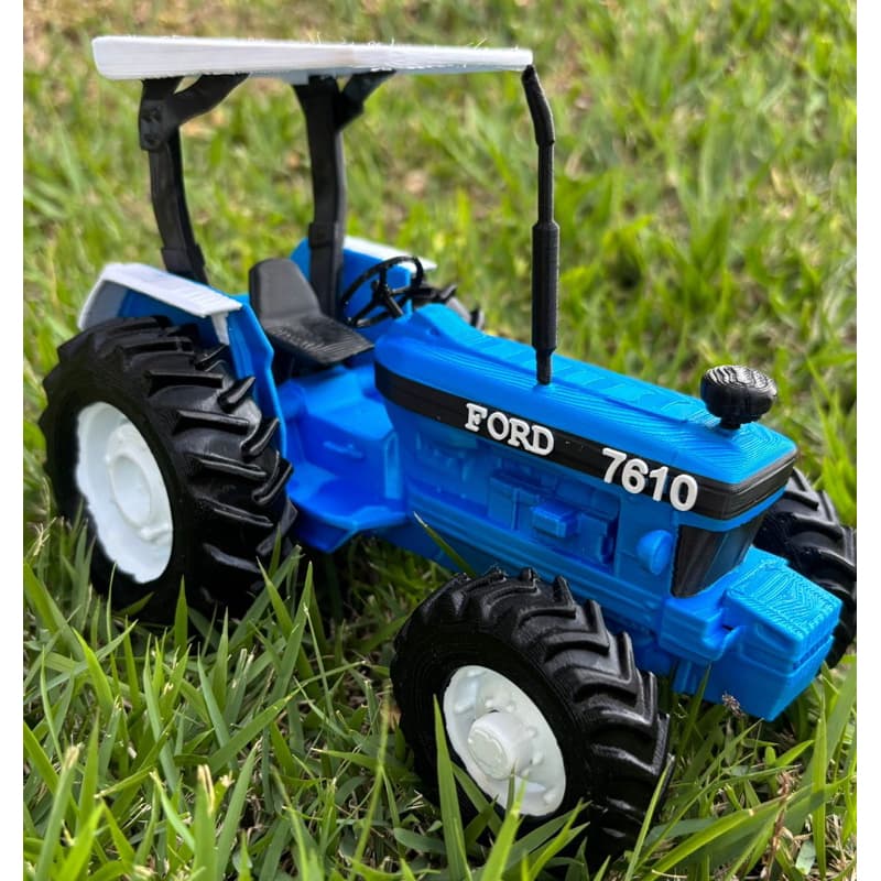 Mini Trator Decorativo 3D Modelo Ford 7610 – Peça Personalizada em Impressão 3D