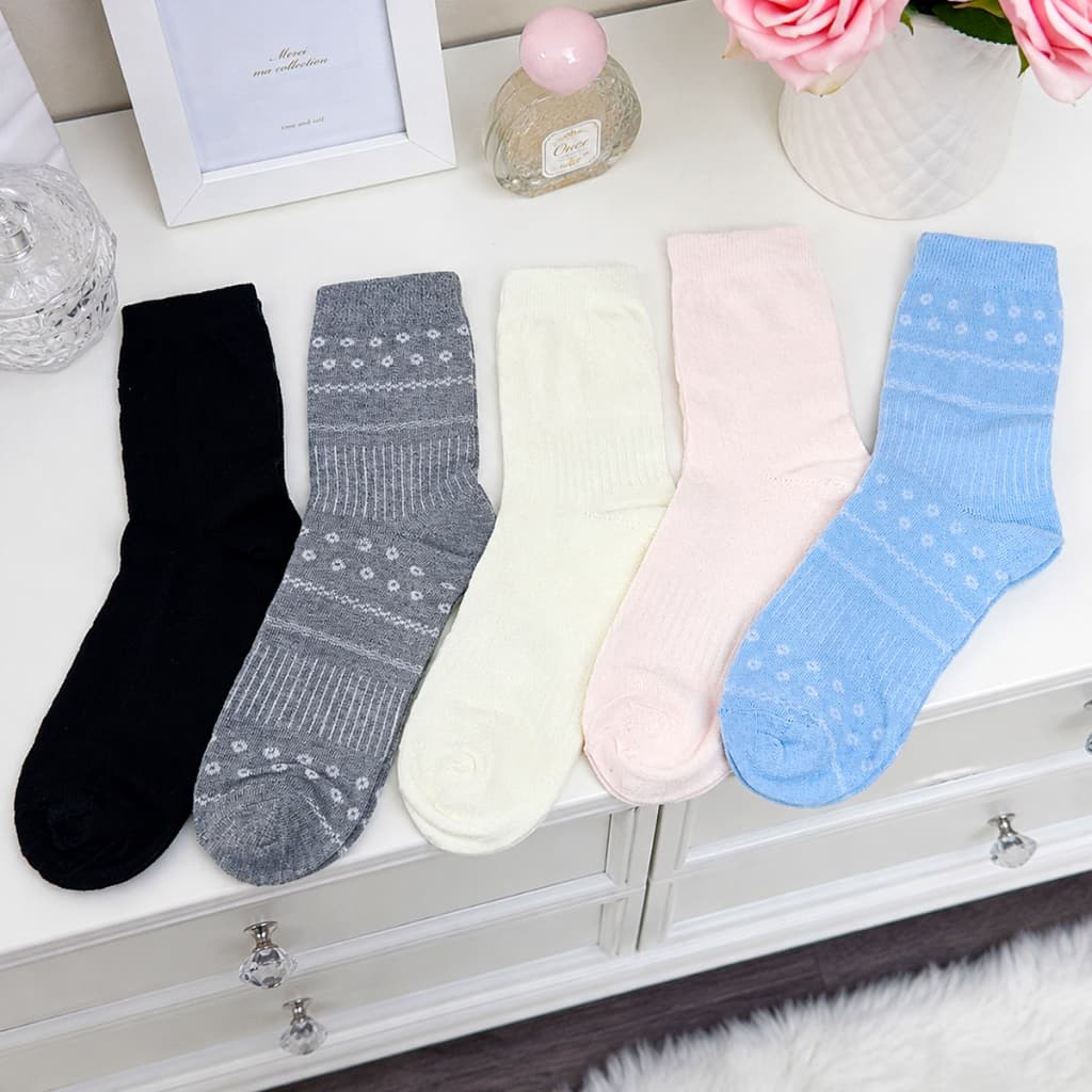 Kit 12 Pares Meias Femininas Cano Médio Estilosa Confortáveis Casual Cores Variadas 35-40