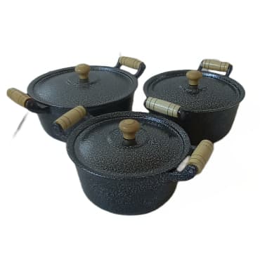 Kit com 3 panelas médias 16 18 e 20 caçarolas de alumínio fundido, batido e craqueado preto
