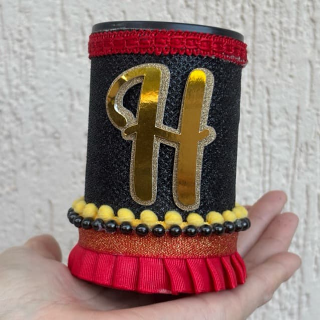 APLIQUE PARA COFRINHO - LETRA INICIAL DOURADO PAPEL - 5,5CM - LETRAS DE ANIVERSÁRIO - APLIQUE PARA TUBOLATA