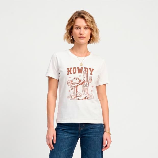 T-shirt Feminina Malha 100% Algodão Off White Estampa Cacto Cowboy Chapéu Howdy Toque Macio e Confortável.