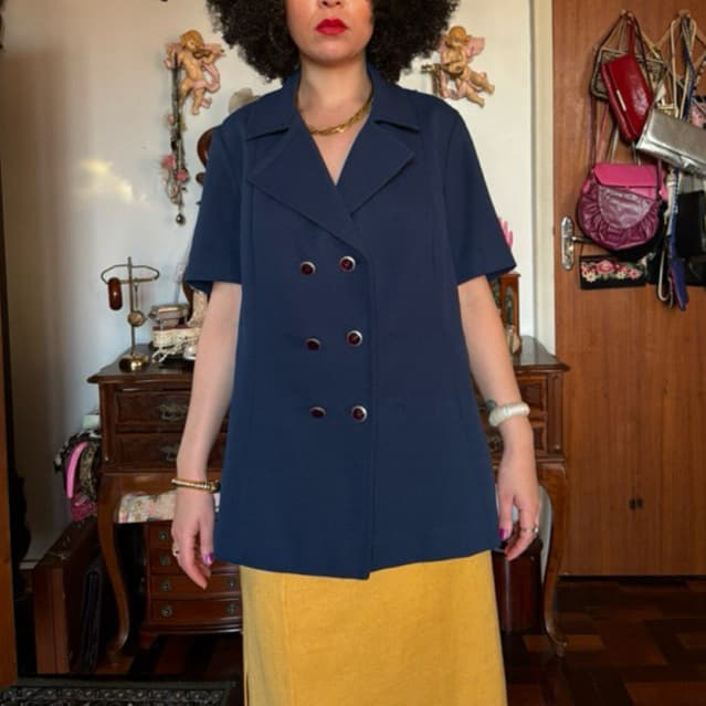 camisa de manga curta azul marinho vintage tamanho g brechó