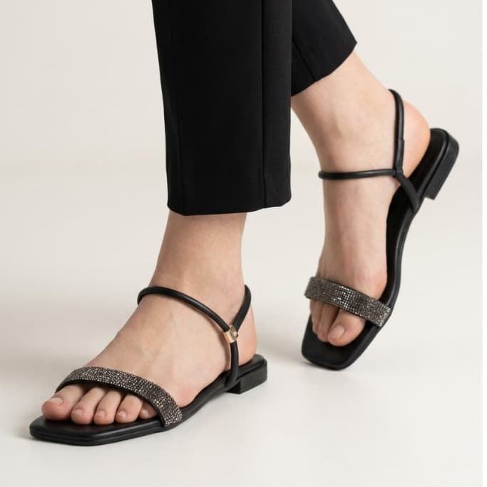 Sandalia Rasteira Feminina Rasteirinha Tira Larga Detalhe Strass Ajustável Leve Conforto Moda
