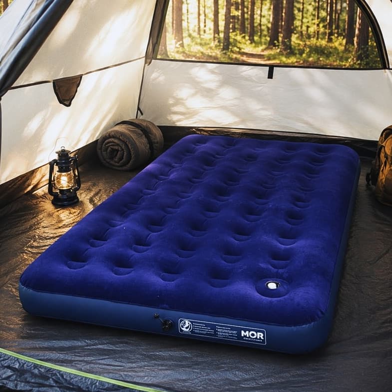 Colchão Inflável Casal MOR Aveludado Azul com Inflador de Pé Embutido Camping Viagens Visitas