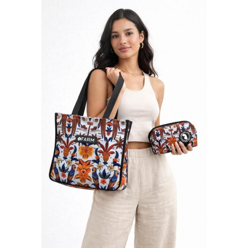 Kit Sacola com Necessaire porta Maquiagem Bolsa Farm Grande de Praia Verão envio Imediato