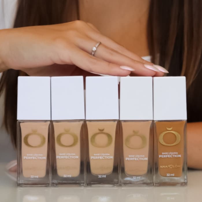 Base Líquida Ana Glow Hidratação Matte Alta Cobertura Longa Duração Perfection Ácido Hialurônico