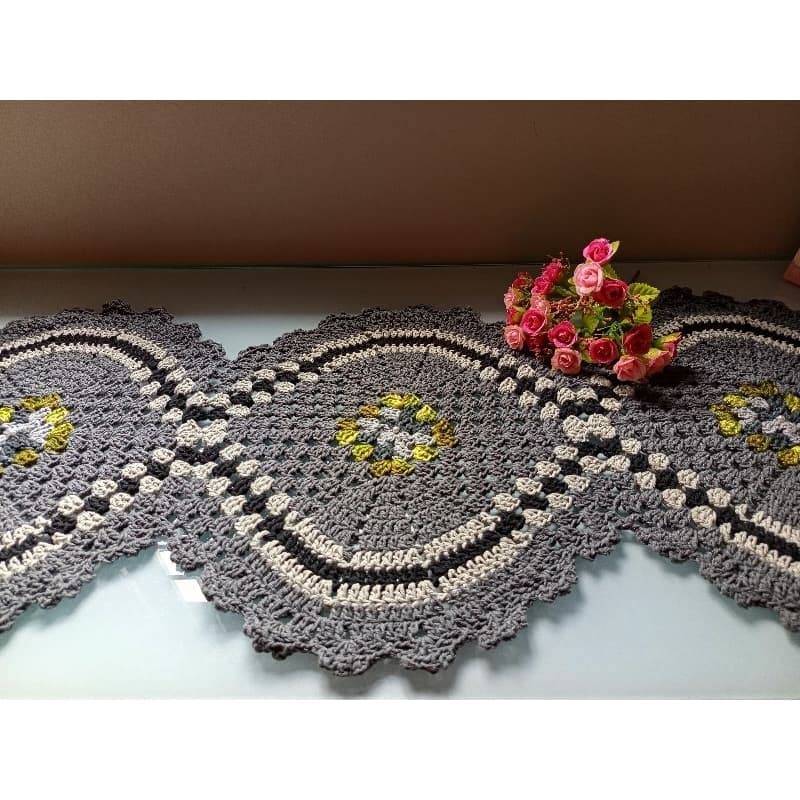 Trilho de Mesa em Crochê/ Centro de Mesa 1.10cm x 40cm.