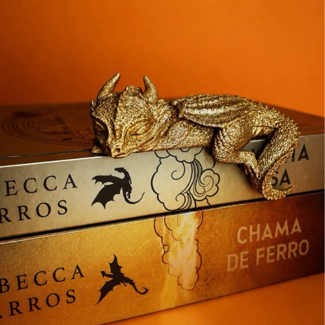 Andarna Dragão de Estante Quarta Asa | Dragão Dourado Dormindo | Decoração de Estante