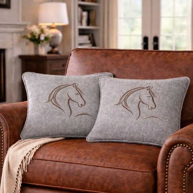 Kit 2 Almofadas de Luxo Bordadas Cavalo Minimalista Elegante Premium Reforçada