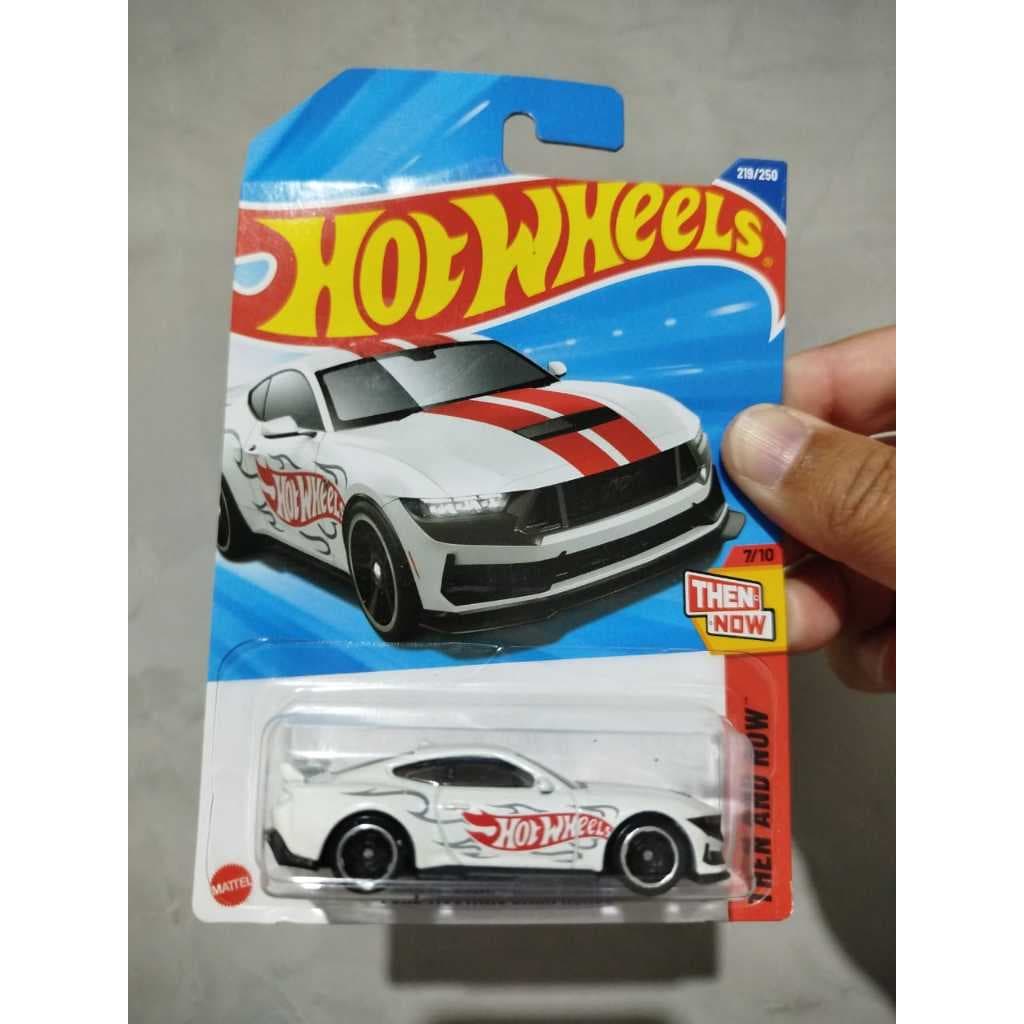 Hot Wheels Ford Mustang Dark Horse Hot Wheels Série Then and Now 2025 Carrinho Miniatura Coleção