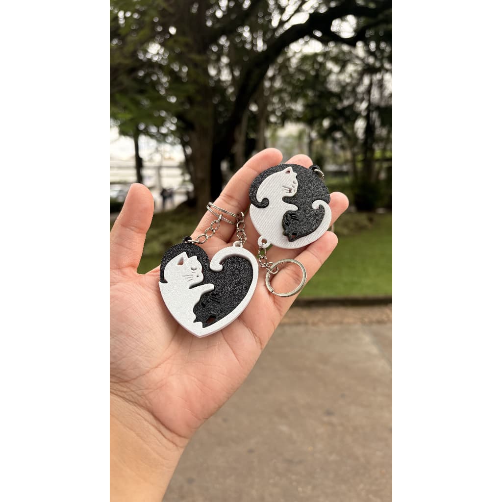🐱 Chaveiros Gatos que se Completam (Yin Yang & Coração) - O Presente Perfeito ✨