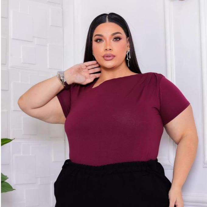 BLUSA PLUS SIZE FEMENINO CURTA PINSAS NO HOMBRO GOLA ASSIMETRICA VISCOLYCRA PREMIUM  CASUAL ELEGANTE