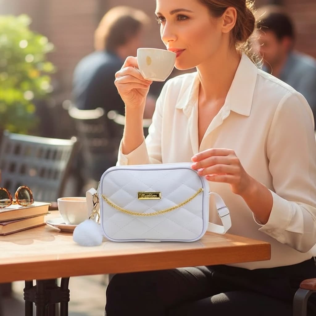 Bolsa Feminina Elegante Com Corrente Moda Casual Com Alça Transversal Acompanha Pompom ENTREGA RAPIDA