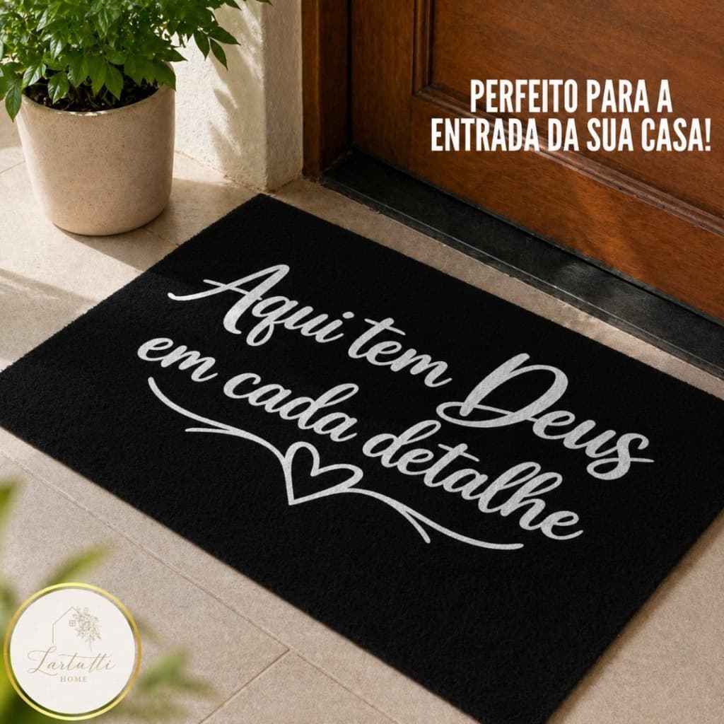 Tapete Porta de Entrada Premium Preto “Aqui Tem Deus em Cada Detalhe” Antiderrapante