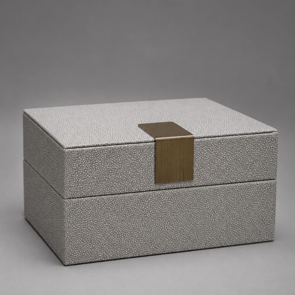Caixa Decorativa Quadrada Texturizado Cinza Com Fecho Metálico Dourado 16x15x8cm