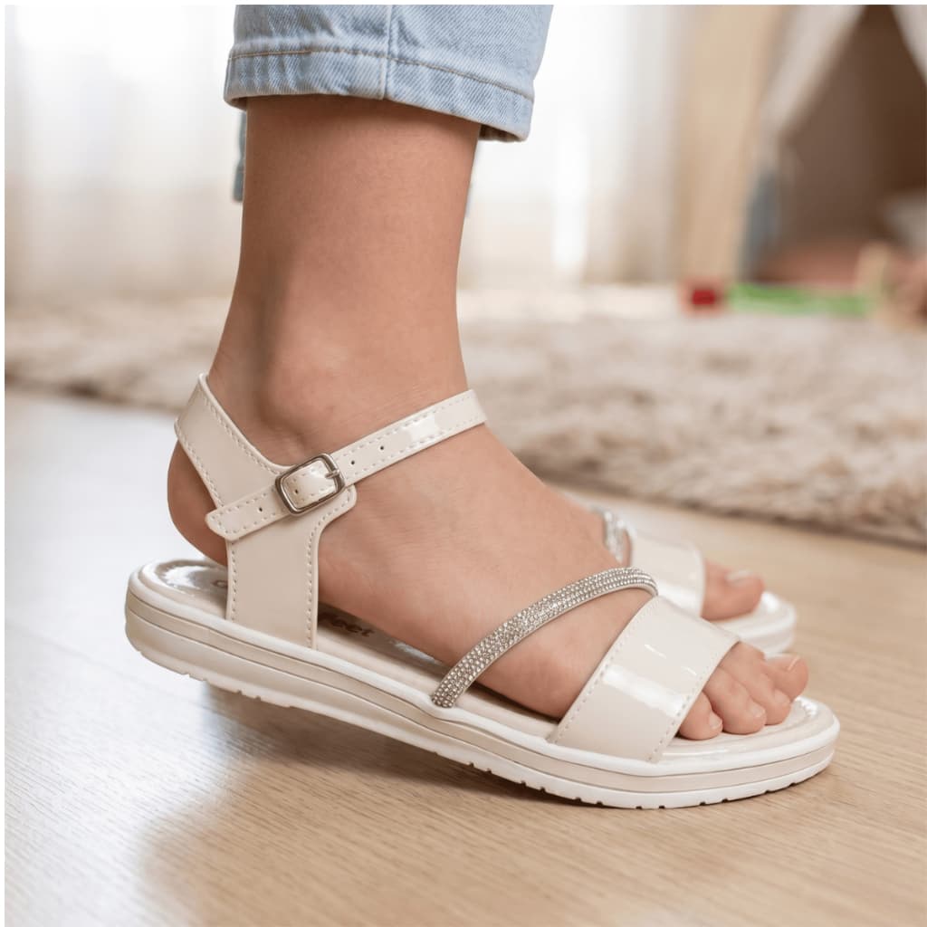 Sandalinha Menina Infanto Juvenil Branca Verniz Strass Festa Casual Ideal para o Dia a Dia