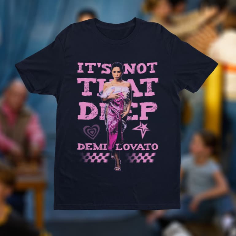 CAMISETA DEMI LOVATO ITS NOT THAT DEEP ALGODÃO