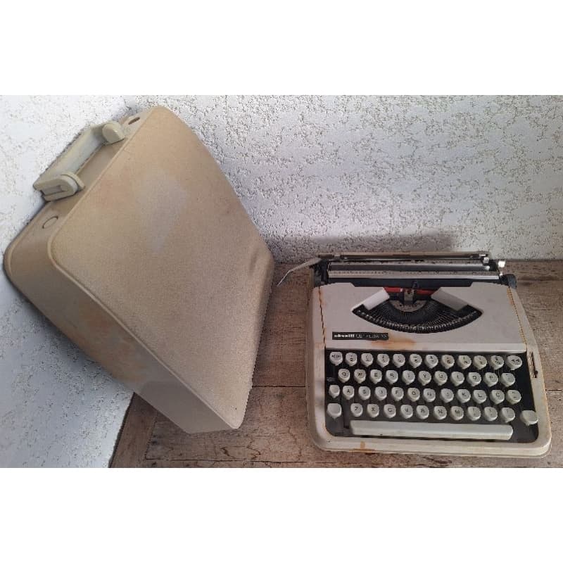 Olivetti - Máquina de Escrever Olivetti Lettera 82 ( Ler Detalhes do Anúncio)