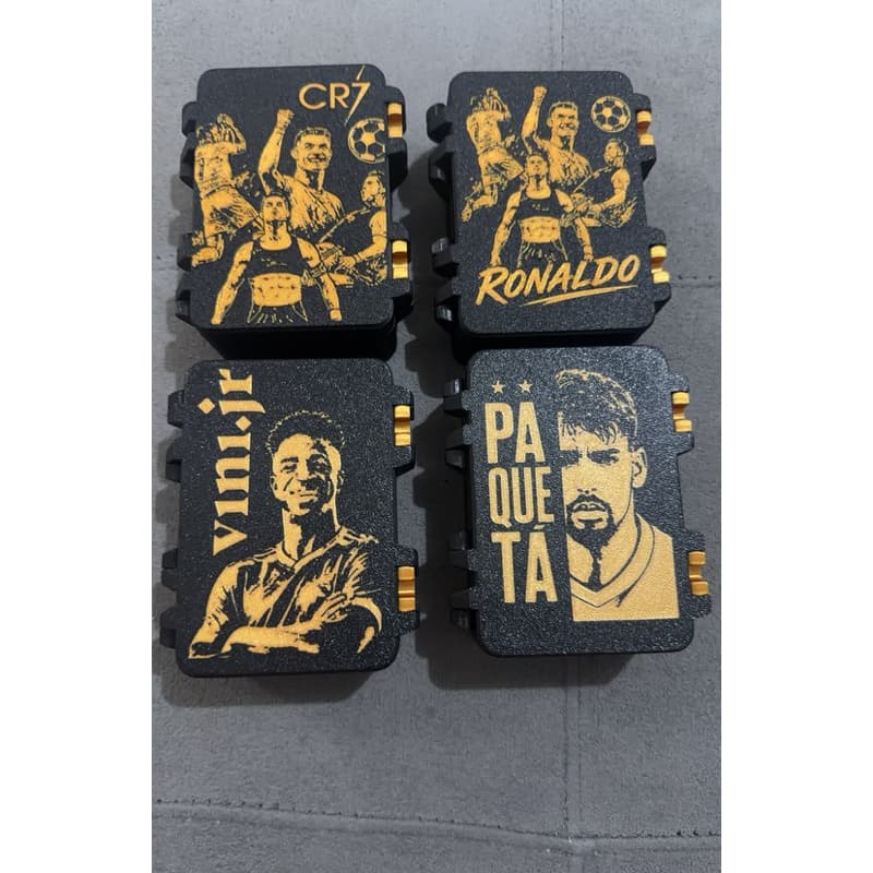 kit caixa de figurinhas copa do mundo, 2 cr7 + 1 Vini + 1 Paqueta