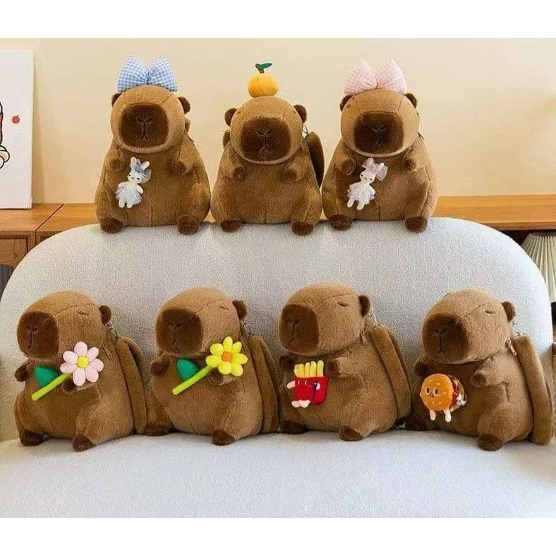 bolsa mochila pelucia  capivara super fofa