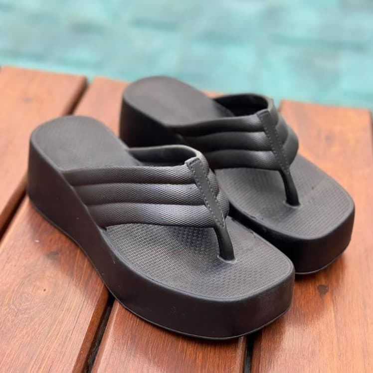 Sandália Delta Plataforma Nuvem Feminina Pvc Anabela Chinelo