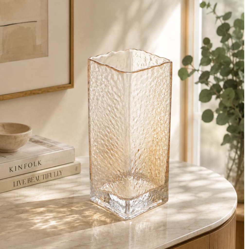 Vaso de Vidro com Borda Dourada Âmbar Taj 8cm x 8cm x 20,5cm - Wolff