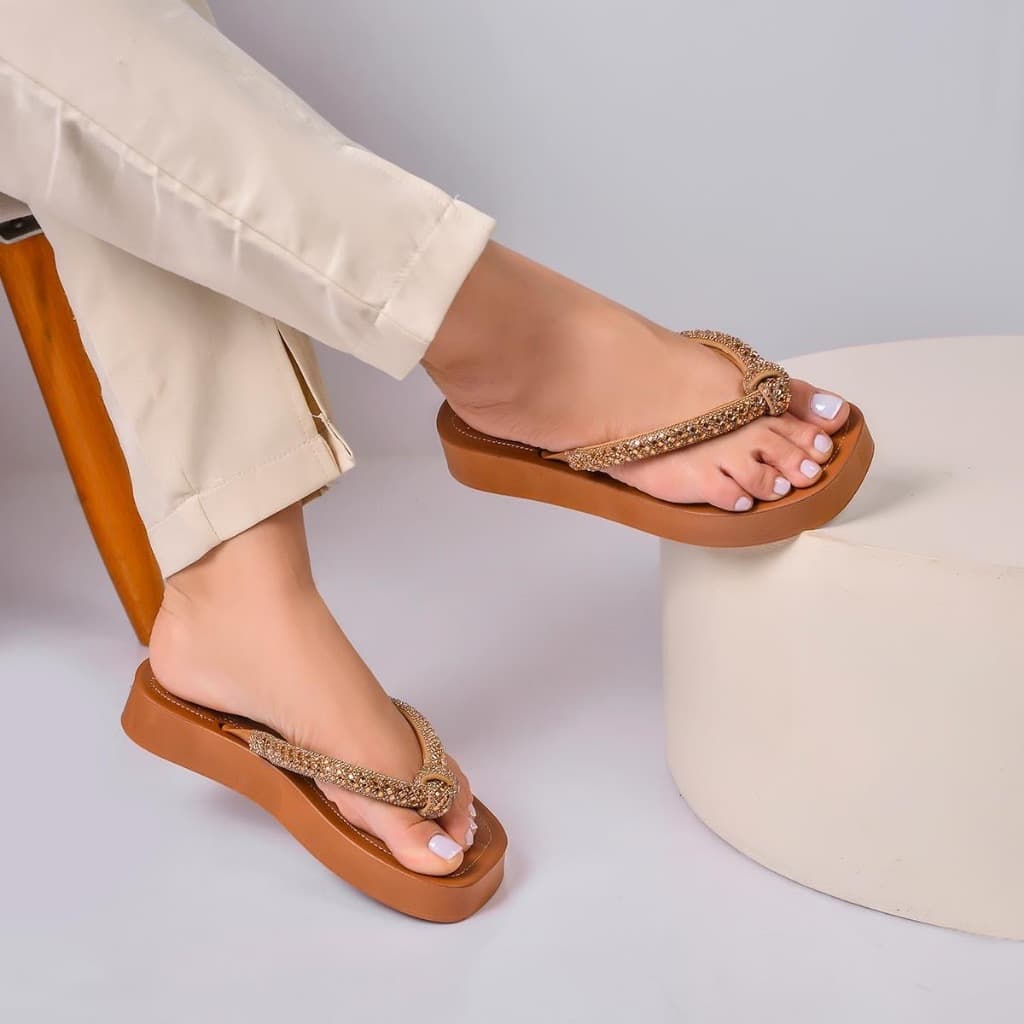 Chinelo Plataforma Anabela Conforto e Luxo com Brilhos