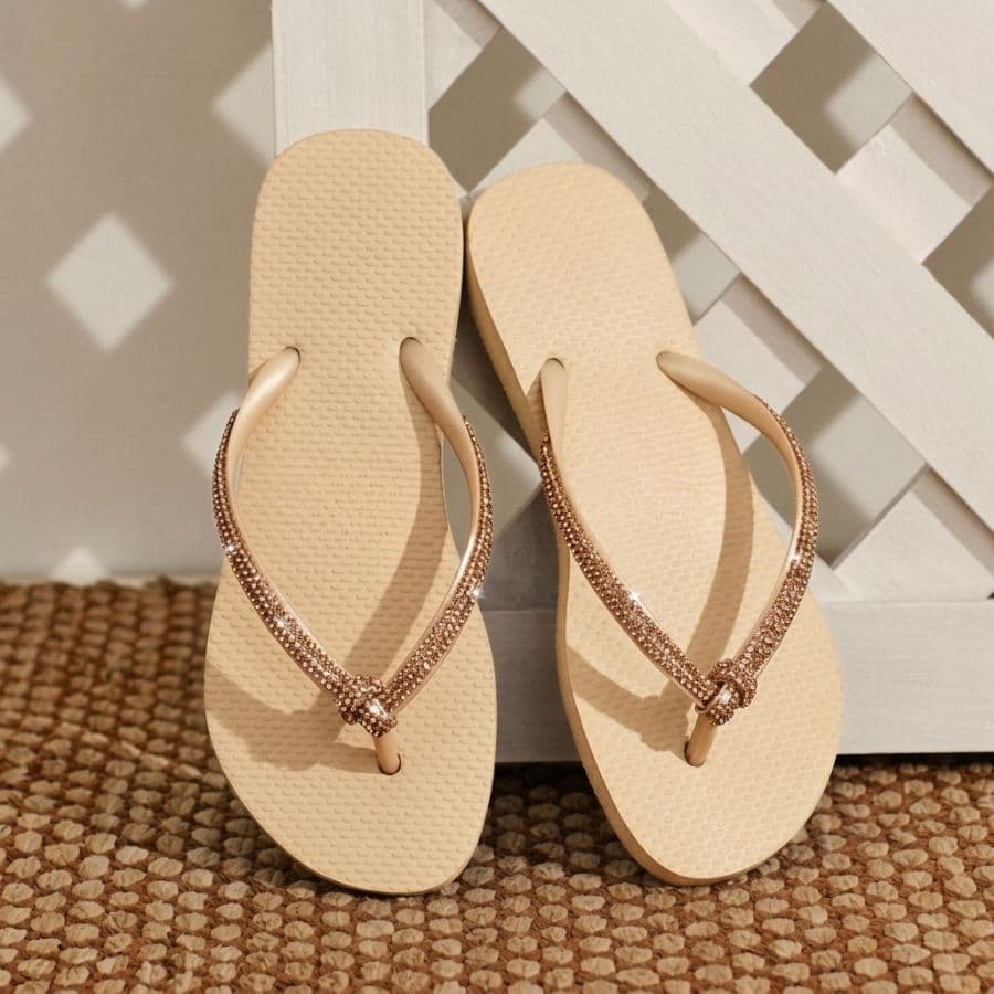 Chinelo Feminino Slim Napa e Strass Nó Prata Brilho Leve Confortável Luxo Strass Delicado Sandália