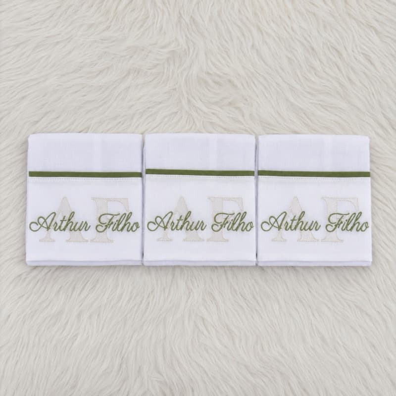 Kit com 3 Fraldas de Ombro Bordadas Personalizadas nome do bebê– 40x50 cm