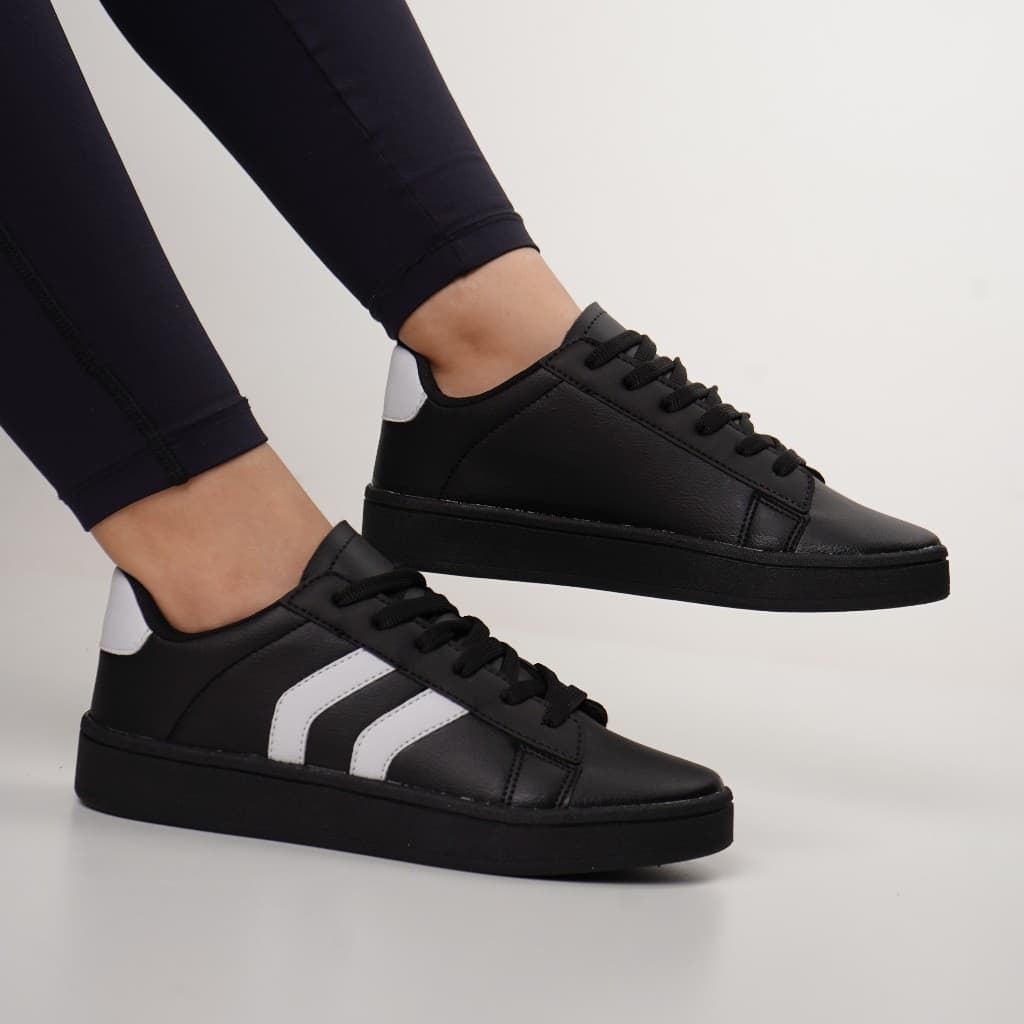 Tênis Feminino Casual Preto com Detalhes Branco Conforto Para Caminhadas e Passeios