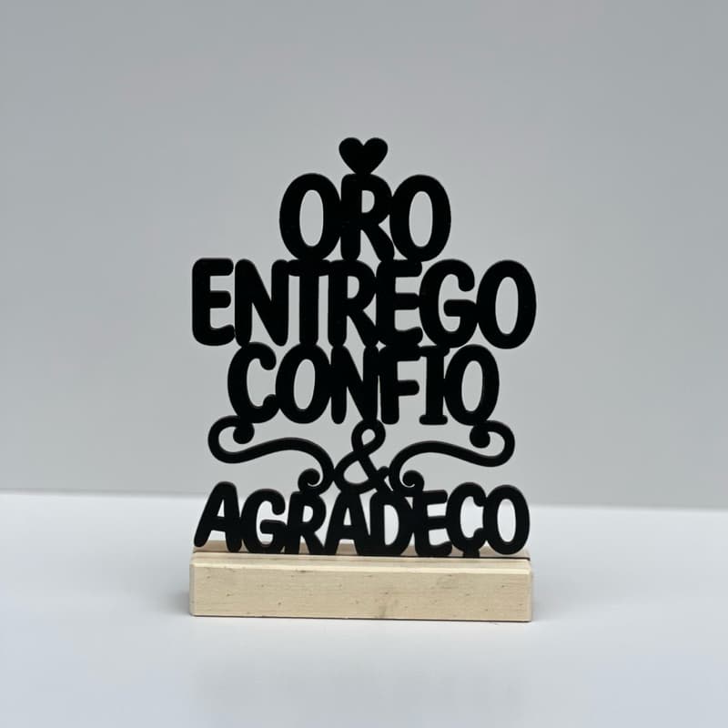 Enfeite Decoração MDF Oro, Entrego, Confio e Agradeço