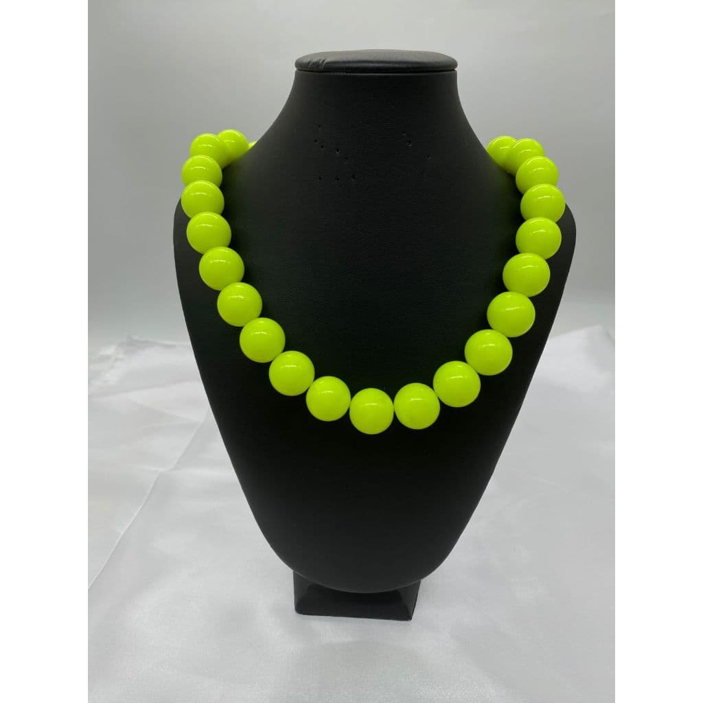 Colar de Bolas – Elegância que Nunca Sai de Moda