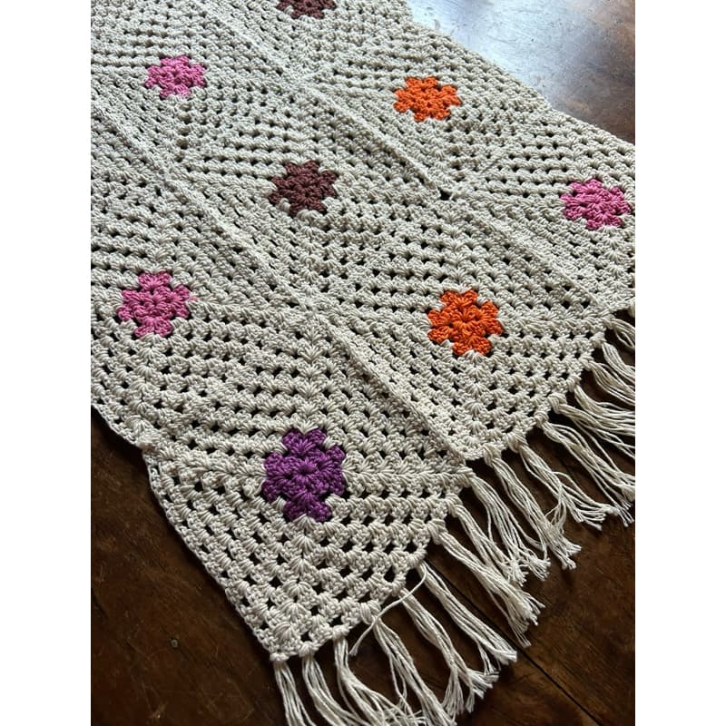 Caminho de mesa 1,5m crochê, artesanal, mesa