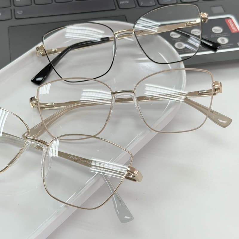 Armação de óculos para grau Feminino Metal ponte Anatômica Quadrado Modelo novo TOP 🔝 8236
