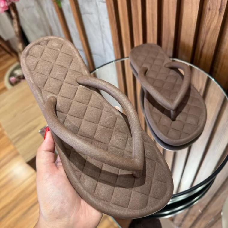 Chinelo Feminino Flip Flop Sola Antiderrapante Ortopédico Super Leve Resisnte  Lançamento