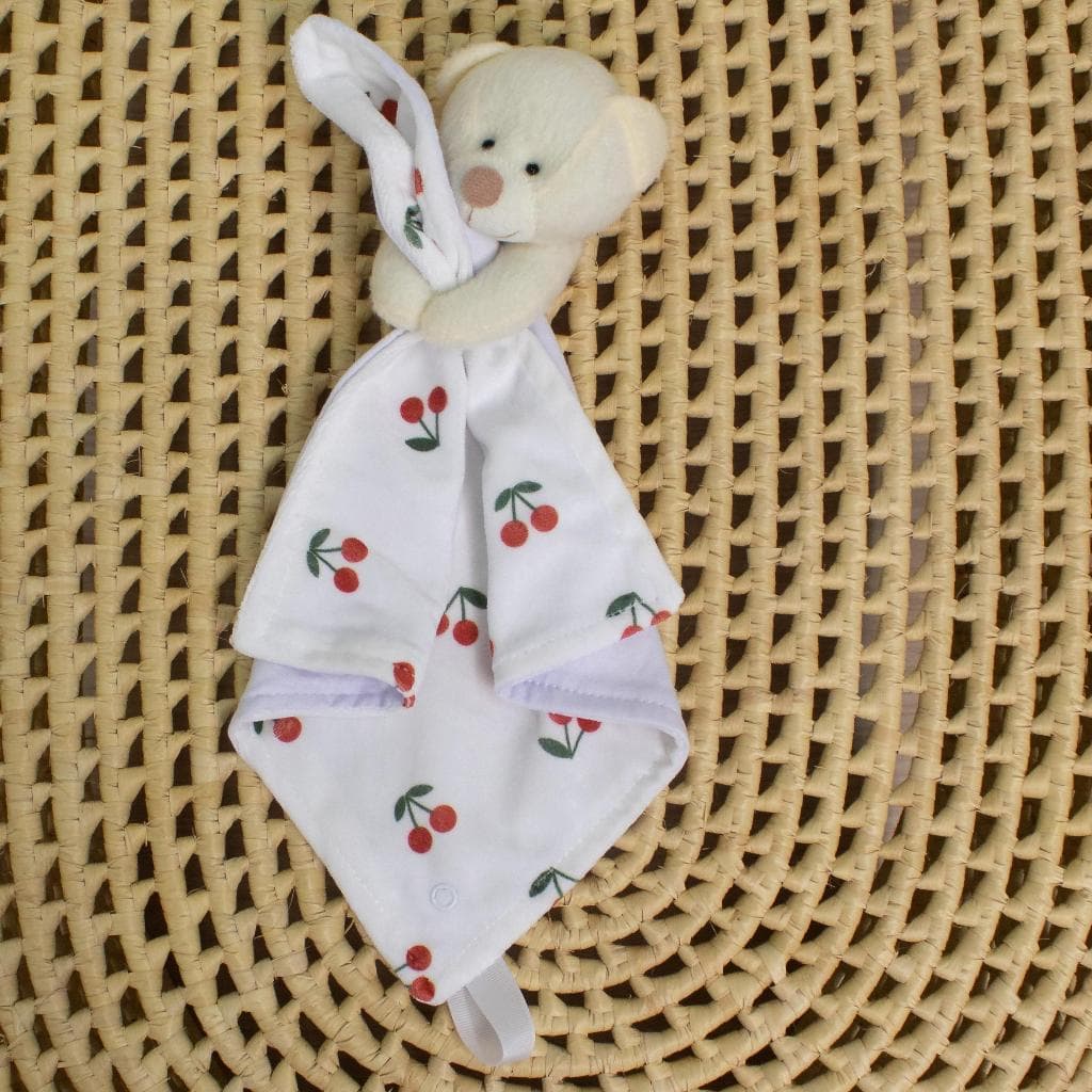 Naninha Menina Plush Cerejinha Vermelha Forro em Algodão com Prendedor Chupeta Paninho Aconchegante