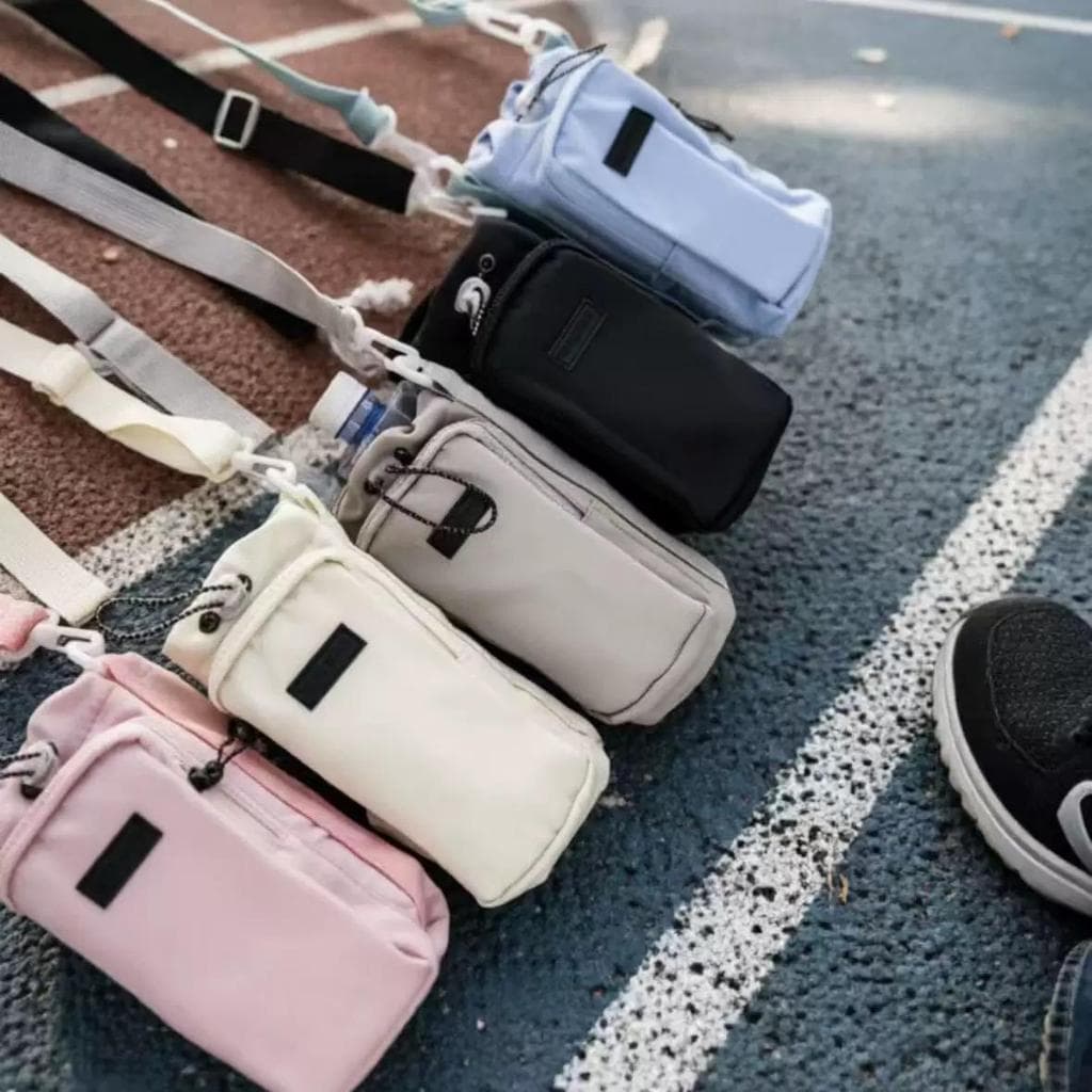 Bolsa Porta Garrafa Copo Térmico Com Alça Transversal Squeez