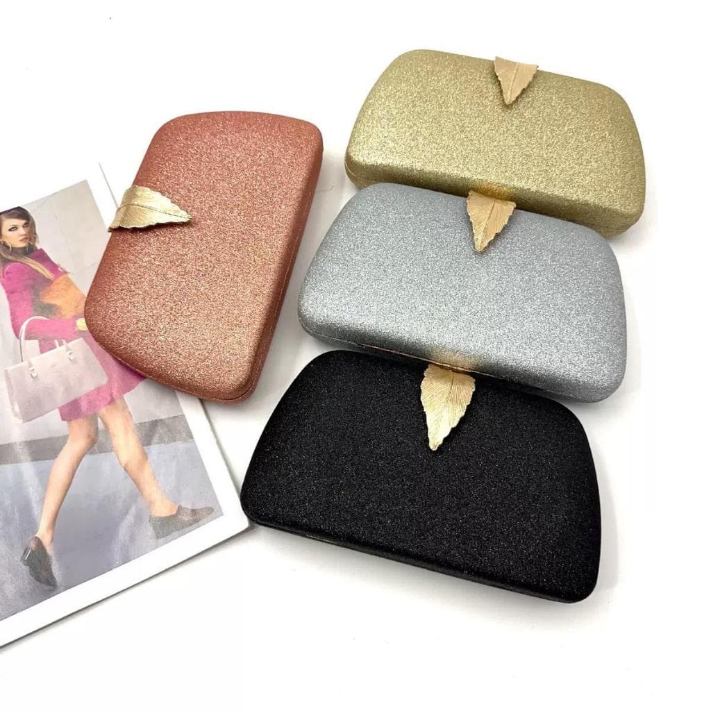 Bolsa Clutch de Festa Brilhante com Fecho de Folha Dourada e Alça