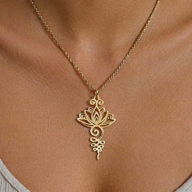 Colar Feminino Dourado com Pingente Flor de Lótus Delicado Minimalista com Caixa de Presente