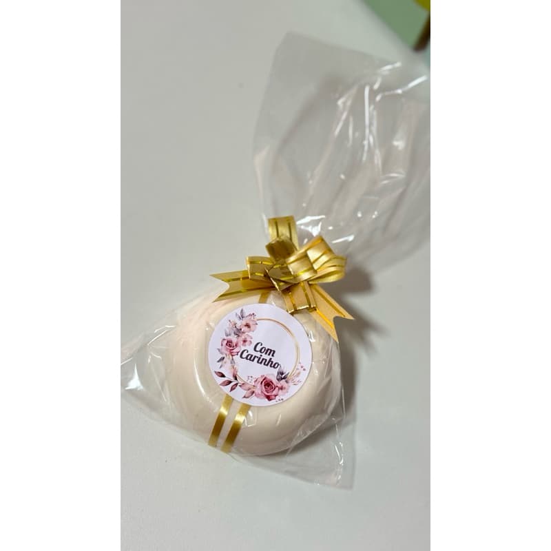 Presente para qualquer momento saquinho com 1 Sabonete Natura 90g e adesivo com carinho. Mimo barato Lembrancinha