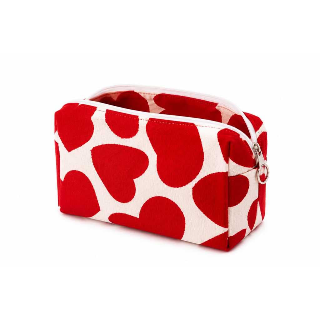 Necessaire feminina estampa de coração, compacta e resistente tamanho perfeito ❤️