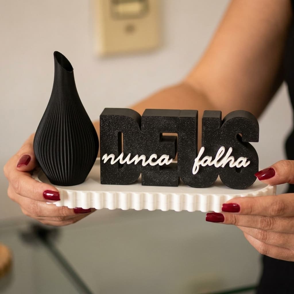 Kit Decoração Sala Quarto Bandeja Letreiro Deus Nunca Falha Vaso