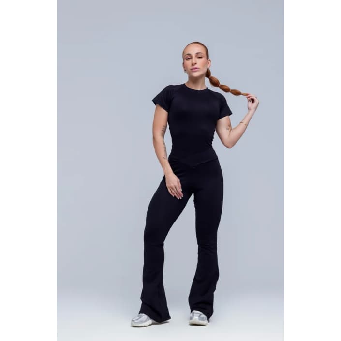 Conjunto Blusa de manguinha com calca flare fitness poliamida premium para academia, corrida, treino ou uso casuaL