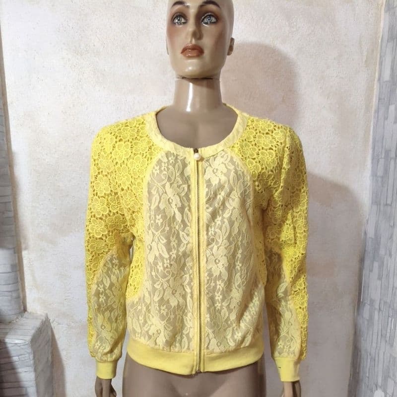 Casaco amarelo usado feminina tamanho M