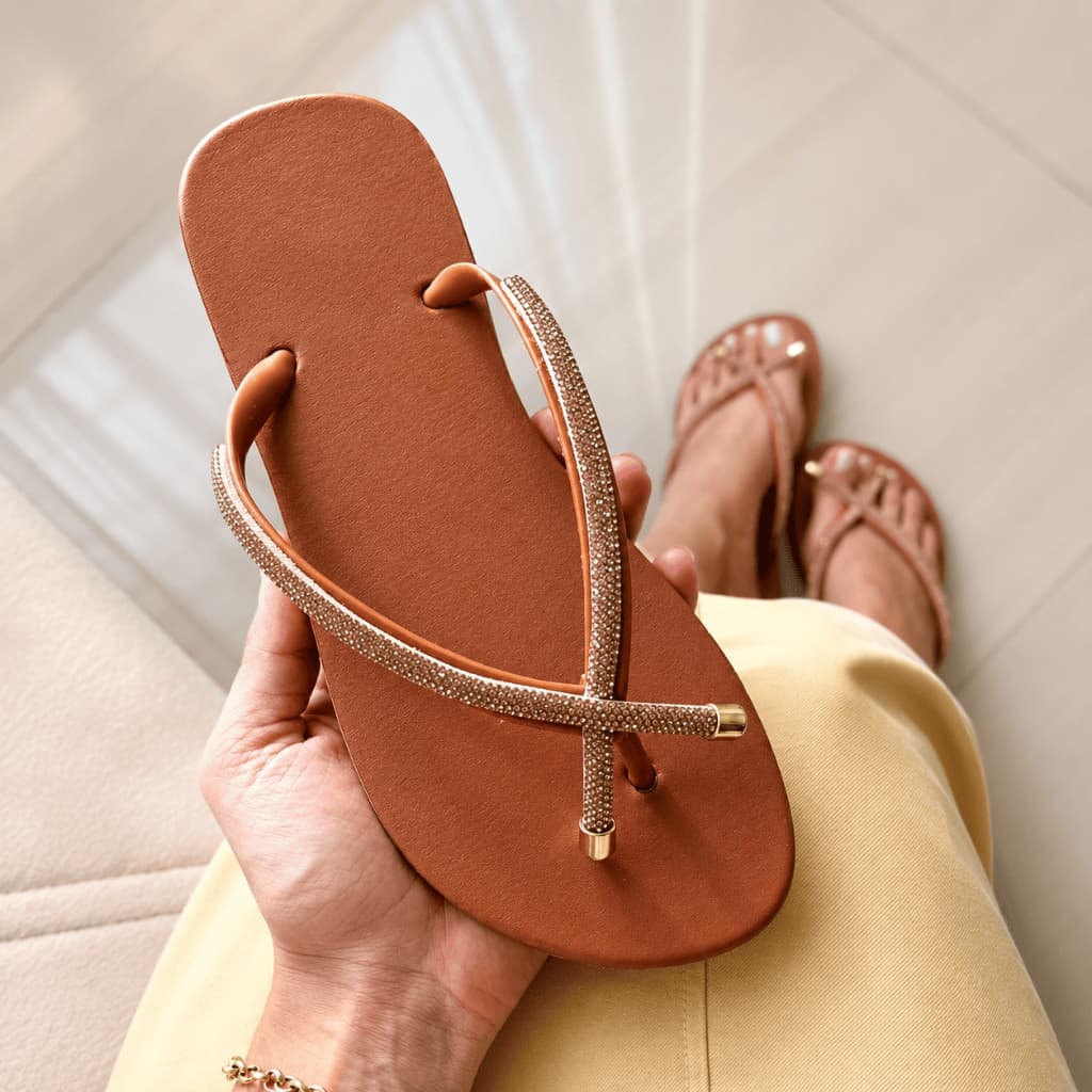 Chinelo Feminino Safira Rasteirinha Tira com Strass Pedraria Confortável 4 Cores Envio 24h