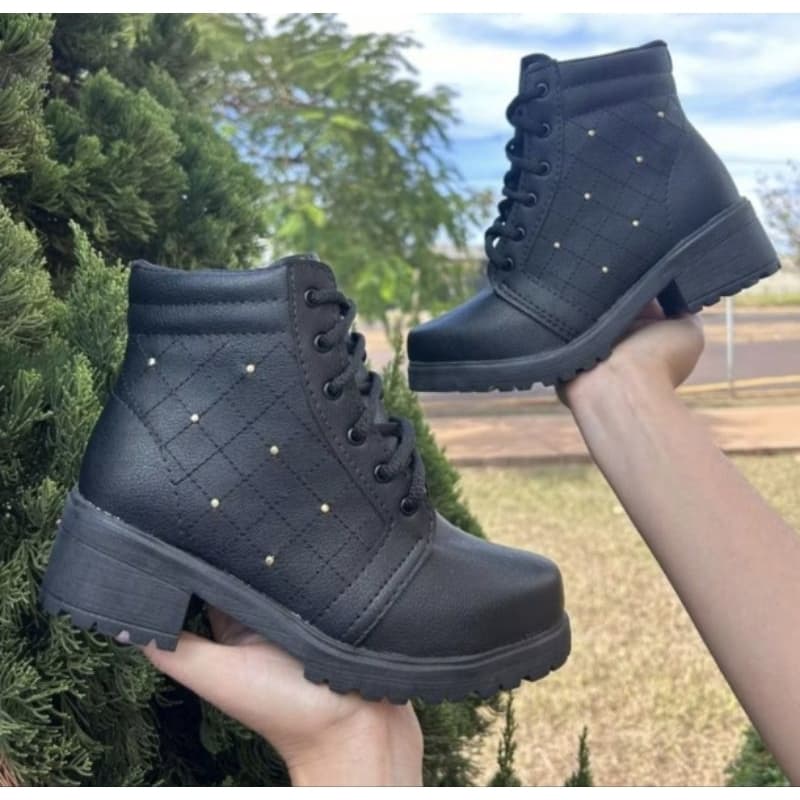 Coturno Feminino Bota Tratorada Cano Baixo Bordado Blogueira Salto Baixo Confortável Moderno